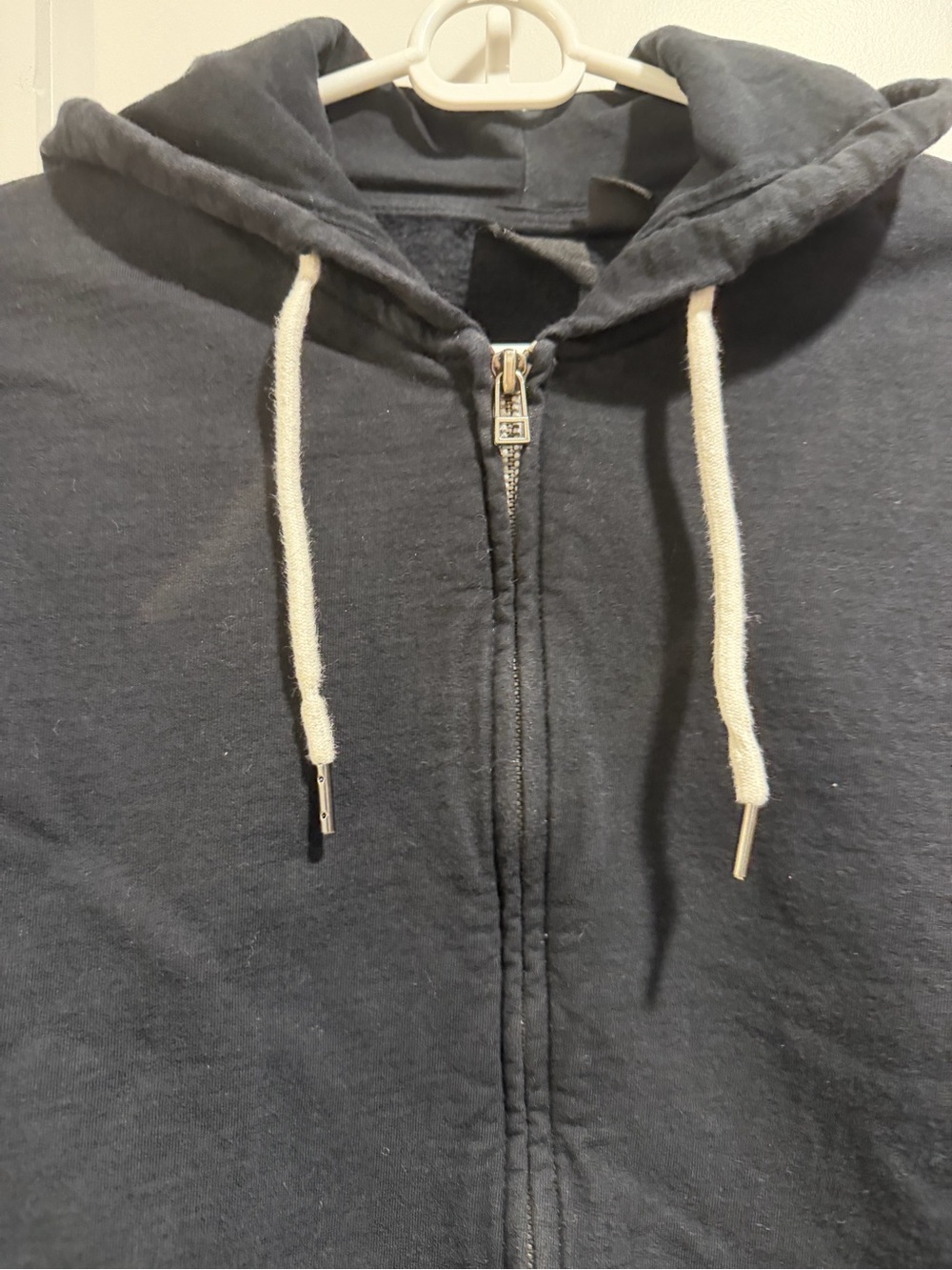 Quiksilver Men's Black Zip-Up Hoodie with White Drawstrings - Picture 2 of 9